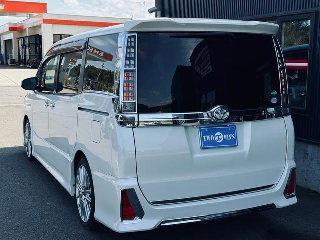 ヴォクシー ＺＳ　煌　関西仕入れ　４ＷＤ　両側パワスラ　ＤＴＶ　Ｂカメラ　両側パワスラ　１８インチアルミ（10枚目）