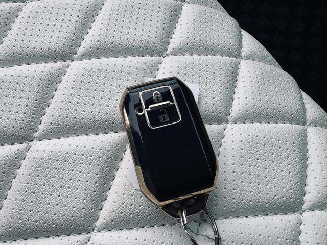 ジムニーシエラ ＪＣ　関東仕入れ　エアロオーバー４点ボディキット　左右出し４本マフラー　ＬＥＤテール　ＫＦＷ１８インチホイール　２インチリフトアップ　イカリング　ＥＴＣ（29枚目）