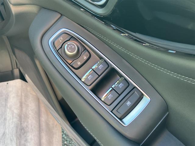 パワーウィンドウのスイッチですよ。運転席に居ながら窓を開け閉めのコントロールできますよ。