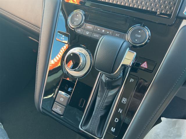 発進時や後退時に必ず操作するレバーです。操作のしやすさが肝になってきます。ぜひ一度体感してください。