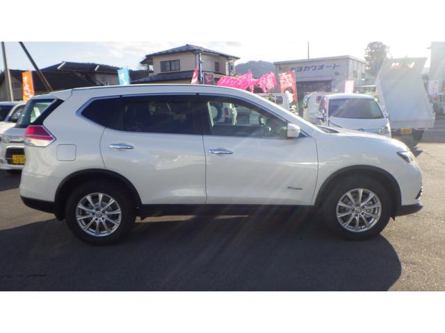 エクストレイル ２０Ｘ　ハイブリッド　エマージェンシーブレーキＰ　４ＷＤ　純正ナビ　ハーフレザー（4枚目）