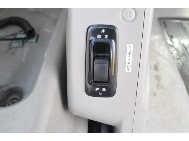 ＮＶ３５０キャラバンバン チェアキャブ／車いす移動車／１０人乗／４ＷＤ／法人１オーナー　修復歴無し／医療法人１オーナー／車いす全自動リフター／切替４ＷＤ／車いす固定装置２基／２．５ディーゼルターボ／バックカメラ／オートステップ／リヤヒーター／キーレス／フォグランプ／ＬＤＦ－ＣＷ８Ｅ２６／（24枚目）