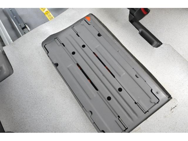 ＮＶ３５０キャラバンバン チェアキャブ／車いす移動車／１０人乗／４ＷＤ／法人１オーナー　修復歴無し／医療法人１オーナー／車いす全自動リフター／切替４ＷＤ／車いす固定装置２基／２．５ディーゼルターボ／バックカメラ／オートステップ／リヤヒーター／キーレス／フォグランプ／ＬＤＦ－ＣＷ８Ｅ２６／（33枚目）