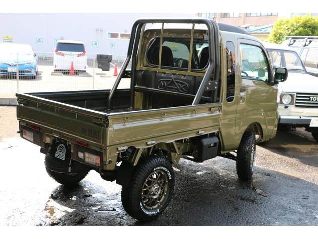 ジャンボエクストラ　新車コンプリート　ＲＡＰＴＯＲ施工　新品４インチアップ　新品ＢＲＵＴホイール　新品ＭＴタイヤ　新品ＭＡＸＬＩＮＥＲ製ベッドライナー　新品ダブルチューブロールバー　新品ブラックレザー調シートカバー(6枚目)