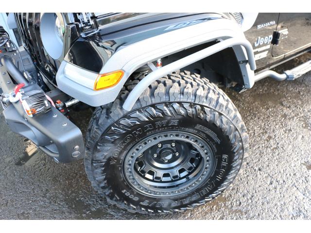 ジープ・ラングラーアンリミテッド ＪＬラングラー　サハラ　４ＷＤ　ワンオーナー　ＲＡＰＴＯＲ施工　リフトアップ　チューブフェンダー　ＫＭＣ１７インチホイール　ＹＯＫＯＨＡＭＡジオランダー３５ＭＴタイヤ　ＷＡＲＮウインチ　東京オートサロン２０２４出展車両（15枚目）