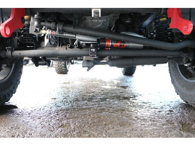 ジープ・ラングラーアンリミテッド ＪＬラングラー　サハラ　４ＷＤ　ワンオーナー　ＲＡＰＴＯＲ施工　リフトアップ　チューブフェンダー　ＫＭＣ１７インチホイール　ＹＯＫＯＨＡＭＡジオランダー３５ＭＴタイヤ　ＷＡＲＮウインチ　東京オートサロン２０２４出展車両（23枚目）