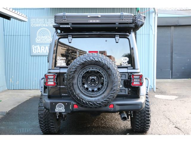 ジープ・ラングラーアンリミテッド ＪＬラングラー　サハラ　４ＷＤ　ワンオーナー　ＲＡＰＴＯＲ施工　リフトアップ　チューブフェンダー　ＫＭＣ１７インチホイール　ＹＯＫＯＨＡＭＡジオランダー３５ＭＴタイヤ　ＷＡＲＮウインチ　東京オートサロン２０２４出展車両（44枚目）