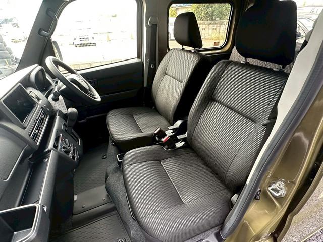 ハイゼットカーゴ デッキバンＧ　４ＷＤ　届出済未使用車　ルーフデッキＲＡＰＴＯＲＬＩＮＥＲ施工　プッシュスタート　オートヘッドランプ　衝突軽減ブレーキ（39枚目）