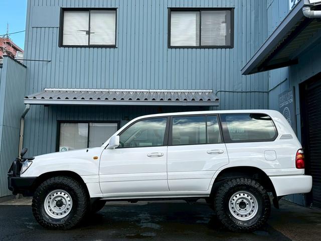 ランドクルーザー１００ ＶＸ　前期ディーゼルターボ４ＷＤ　ＫＥＥＰＳＬＡＮＴ新品リフトアップＫＩＴ新品ＭＴタイヤ＆新品純正ホイール新品ＡＲＢバンパー新品バッテリー（4枚目）