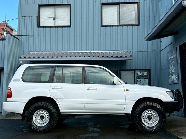 ランドクルーザー１００ ＶＸ　前期ディーゼルターボ４ＷＤ　ＫＥＥＰＳＬＡＮＴ新品リフトアップＫＩＴ新品ＭＴタイヤ＆新品純正ホイール新品ＡＲＢバンパー新品バッテリー（5枚目）