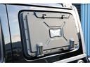 ＪＬラングラー　サハラ　４ＷＤ　ワンオーナー　ＲＡＰＴＯＲ施工　リフトアップ　チューブフェンダー　ＫＭＣ１７インチホイール　ＹＯＫＯＨＡＭＡジオランダー３５ＭＴタイヤ　ＷＡＲＮウインチ　東京オートサロン２０２４出展車両（19枚目）