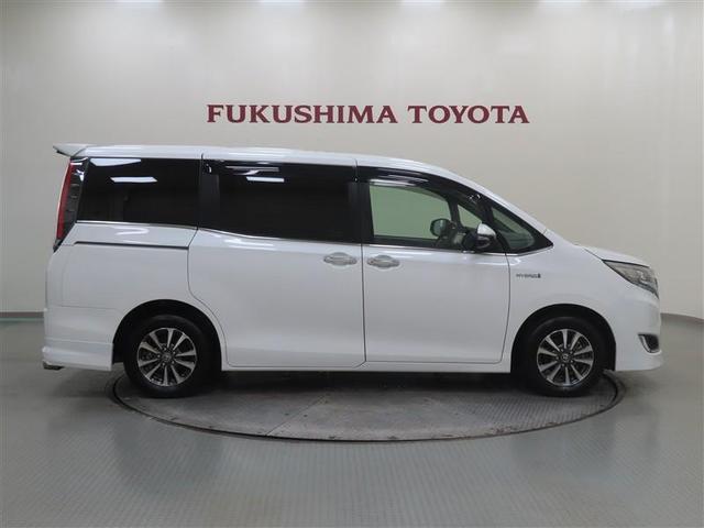 エスクァイア ハイブリッドＧｉ　フルセグ　メモリーナビ　ＤＶＤ再生　ミュージックプレイヤー接続可　後席モニター　バックカメラ　衝突被害軽減システム　ＥＴＣ　ドラレコ　両側電動スライド　ＬＥＤヘッドランプ　乗車定員７人　３列シート（4枚目）