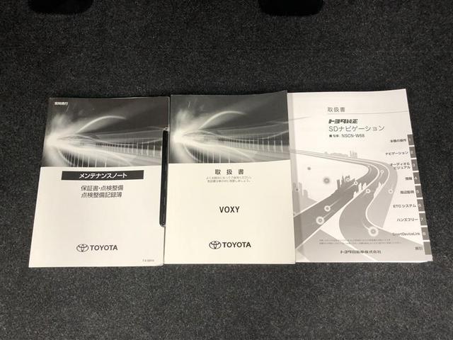 ヴォクシー ＺＳ　４ＷＤ　ワンセグ　メモリーナビ　ミュージックプレイヤー接続可　バックカメラ　衝突被害軽減システム　ＥＴＣ　両側電動スライド　ＬＥＤヘッドランプ　ウオークスルー　乗車定員８人　３列シート　記録簿（39枚目）