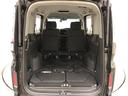 リヤシートを倒せば長尺の荷物も積載可能!