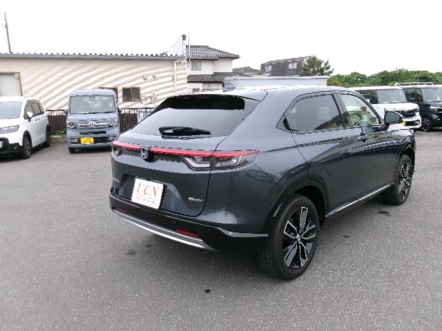 ヴェゼル ｅ：ＨＥＶ　Ｚ　ＨｏｎｄａＣＯＮＮＥＣＴディスプレイ＋ＥＴＣ２．０車載器＋ワイヤレス充電器　ブラインドスポットインフォメーション　後退出庫サポート　ハンズフリーアクセスパワーテールゲート　運転席＆助手席シートヒーター（6枚目）