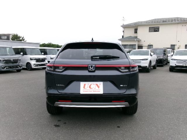 ヴェゼル ｅ：ＨＥＶ　Ｚ　ＨｏｎｄａＣＯＮＮＥＣＴディスプレイ＋ＥＴＣ２．０車載器＋ワイヤレス充電器　ブラインドスポットインフォメーション　後退出庫サポート　ハンズフリーアクセスパワーテールゲート　運転席＆助手席シートヒーター（8枚目）