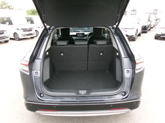 ヴェゼル ｅ：ＨＥＶ　Ｚ　ＨｏｎｄａＣＯＮＮＥＣＴディスプレイ＋ＥＴＣ２．０車載器＋ワイヤレス充電器　ブラインドスポットインフォメーション　後退出庫サポート　ハンズフリーアクセスパワーテールゲート　運転席＆助手席シートヒーター（11枚目）