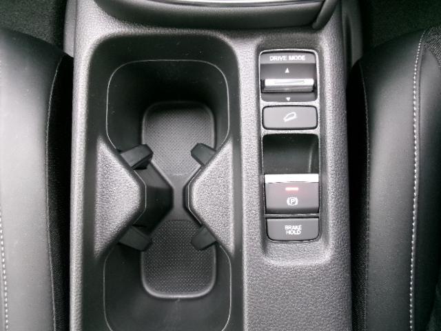 ヴェゼル ｅ：ＨＥＶ　Ｚ　ＨｏｎｄａＣＯＮＮＥＣＴディスプレイ＋ＥＴＣ２．０車載器＋ワイヤレス充電器　ブラインドスポットインフォメーション　後退出庫サポート　ハンズフリーアクセスパワーテールゲート　運転席＆助手席シートヒーター（21枚目）