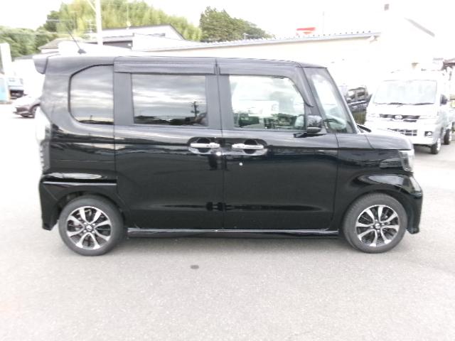 Ｎ－ＢＯＸカスタム Ｇ・Ｌホンダセンシング　ナビ装着用スペシャルパッケージ＋ＥＴＣ車載器　オートリトラミラー　プラズマクラスター技術搭載フルオートエアコ　リア左側パワースライドドア　運転席＆助手席シートヒーター　１４インチアルミホイール（4枚目）