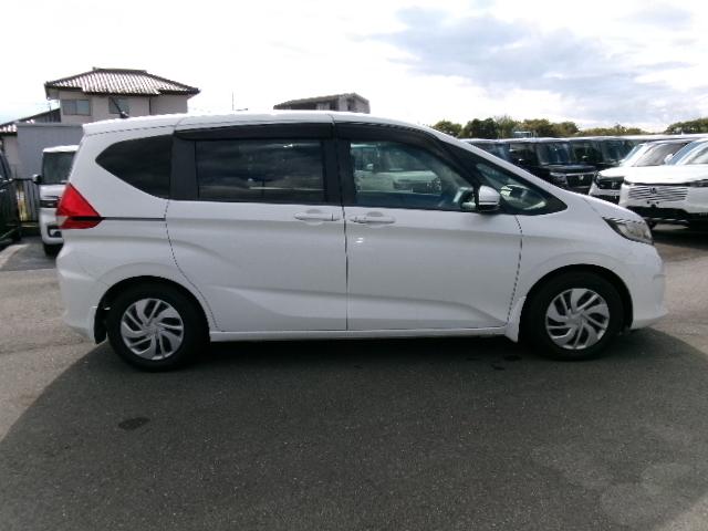 フリード Ｇ・ホンダセンシング　ナビ装着用スペシャルパッケージ＋ＥＴＣ車載器（ナビ連動）　２列目ベンチシート（７人乗り）　両側パワースライドドア　センターテーブル　コンフォートビューパッケージ（4枚目）