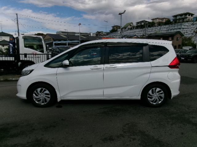 フリード Ｇ・ホンダセンシング　ナビ装着用スペシャルパッケージ＋ＥＴＣ車載器（ナビ連動）　２列目ベンチシート（７人乗り）　両側パワースライドドア　センターテーブル　コンフォートビューパッケージ（5枚目）