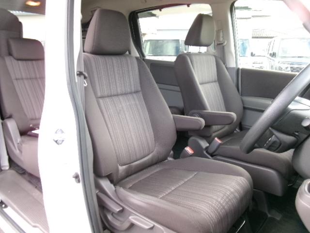 フリード Ｇ・ホンダセンシング　ナビ装着用スペシャルパッケージ＋ＥＴＣ車載器（ナビ連動）　２列目ベンチシート（７人乗り）　両側パワースライドドア　センターテーブル　コンフォートビューパッケージ（10枚目）