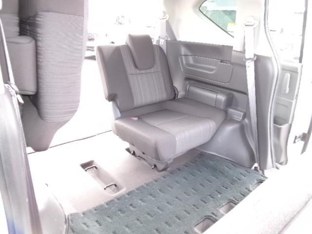 フリード Ｇ・ホンダセンシング　ナビ装着用スペシャルパッケージ＋ＥＴＣ車載器（ナビ連動）　２列目ベンチシート（７人乗り）　両側パワースライドドア　センターテーブル　コンフォートビューパッケージ（12枚目）