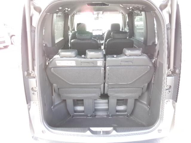 ステップワゴン e:HEVスパーダ プレミアムライン マルチビューカメラシステム ブラインドスポットインフォメーション アダプティブドライビングビーム パワーテールゲート 運転席&助手席シートヒーター トリプルゾーンコントロールフルオートエアコン(13枚目)