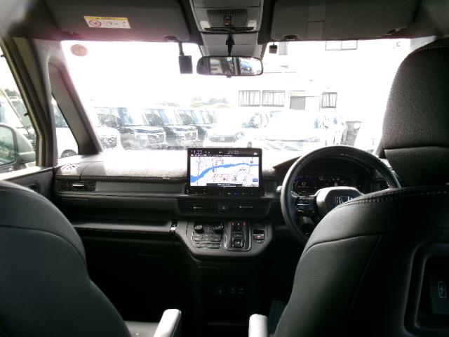 ステップワゴン e:HEVスパーダ プレミアムライン マルチビューカメラシステム ブラインドスポットインフォメーション アダプティブドライビングビーム パワーテールゲート 運転席&助手席シートヒーター トリプルゾーンコントロールフルオートエアコン(16枚目)