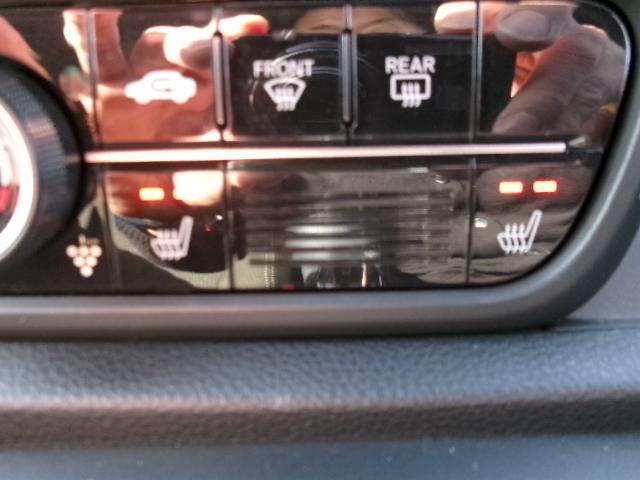 N-ONE プレミアム プライムスムースフロントシート 運転席・助手席シートヒーター 14インチアルミホイール(15枚目)