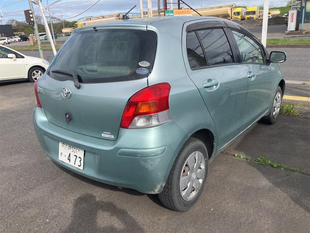 ヴィッツ Ｆ　４ＷＤ　キーレスエントリー　電動格納ミラー　ＡＴ　衝突安全ボディ　ＡＢＳ　ＣＤ　ＭＤ　ミュージックプレイヤー接続可　エアコン　パワーステアリング　パワーウィンドウ（18枚目）