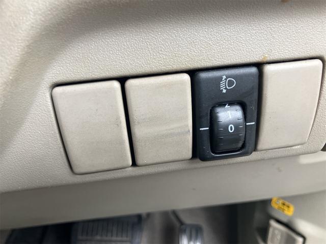 ステラ Ｌ　４ＷＤ　キーレスエントリー　ベンチシート　ＣＶＴ　盗難防止システム　ＣＤ　アルミホイール　衝突安全ボディ　エアコン　パワーステアリング　パワーウィンドウ（9枚目）