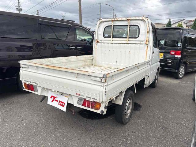 クリッパートラック 　４ＷＤ　ＭＴ　エアコン　運転席エアバッグ　カセット（4枚目）