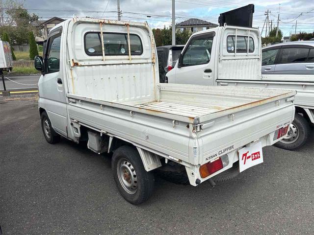 クリッパートラック 　４ＷＤ　ＭＴ　エアコン　運転席エアバッグ　カセット（6枚目）