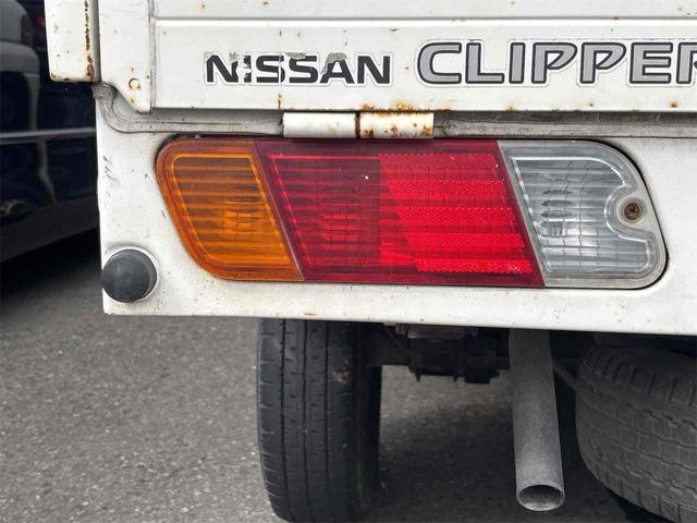 クリッパートラック 　４ＷＤ　ＭＴ　エアコン　運転席エアバッグ　カセット（8枚目）