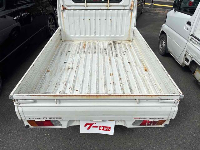 クリッパートラック 　４ＷＤ　ＭＴ　エアコン　運転席エアバッグ　カセット（10枚目）