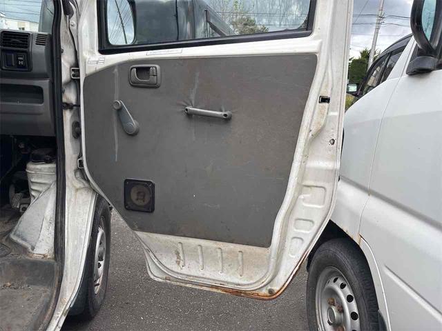 クリッパートラック 　４ＷＤ　ＭＴ　エアコン　運転席エアバッグ　カセット（17枚目）