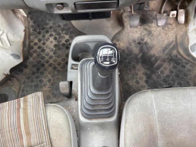 クリッパートラック 　４ＷＤ　ＭＴ　エアコン　運転席エアバッグ　カセット（31枚目）