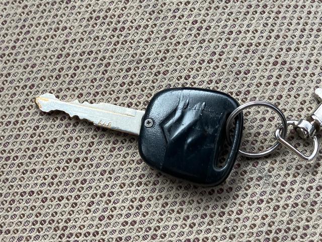 パレット G 4WD 両側スライドドア キーレスエントリー 電動格納ミラー シートヒーター ベンチシート AT 盗難防止システム ABS CD MD アルミホイール 衝突安全ボディ エアコン パワーステアリング(14枚目)