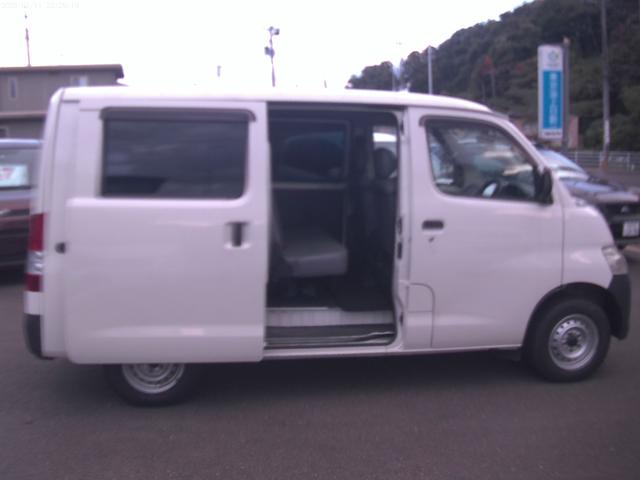 タウンエースバン 4WD ナビ バックカメラ ETC 集中ドアロック ドラレコ 切り替え4WD(9枚目)