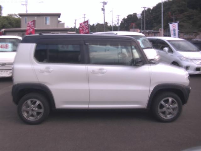 ハスラー Ｘ　４ＷＤ　ナビ　シートヒーター　プッシュスタート　セーフティサポート　２トーン　アイドリングストップ　フォグランプ　スタッドレスタイヤ（5枚目）