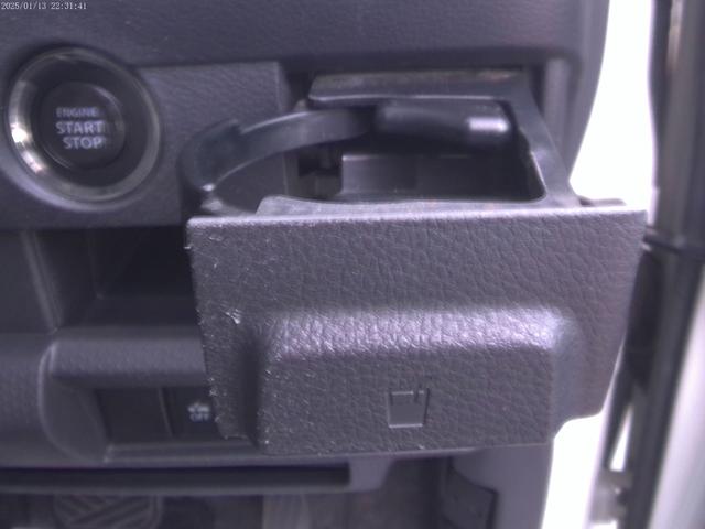 ハスラー Ｘ　４ＷＤ　ナビ　シートヒーター　プッシュスタート　セーフティサポート　２トーン　アイドリングストップ　フォグランプ　スタッドレスタイヤ（19枚目）