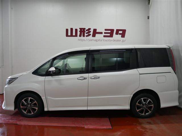 ノア Ｓｉ　ダブルバイビー　４ＷＤ　フルセグ　メモリーナビ　ＤＶＤ再生　後席モニター　バックカメラ　衝突被害軽減システム　ＥＴＣ　両側電動スライド　ＬＥＤヘッドランプ　ウオークスルー　乗車定員８人　３列シート（2枚目）