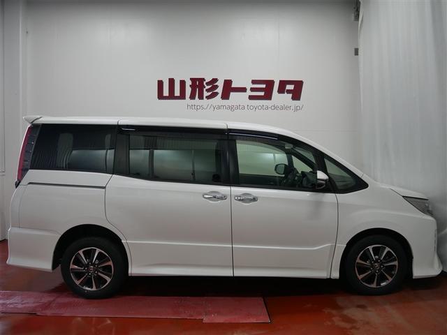 ノア Ｓｉ　ダブルバイビー　４ＷＤ　フルセグ　メモリーナビ　ＤＶＤ再生　後席モニター　バックカメラ　衝突被害軽減システム　ＥＴＣ　両側電動スライド　ＬＥＤヘッドランプ　ウオークスルー　乗車定員８人　３列シート（3枚目）