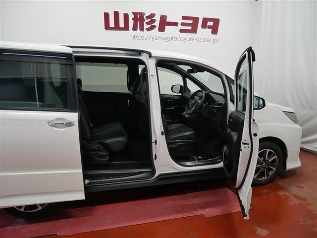 ノア Ｓｉ　ダブルバイビー　４ＷＤ　フルセグ　メモリーナビ　ＤＶＤ再生　後席モニター　バックカメラ　衝突被害軽減システム　ＥＴＣ　両側電動スライド　ＬＥＤヘッドランプ　ウオークスルー　乗車定員８人　３列シート（5枚目）