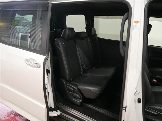 ノア Ｓｉ　ダブルバイビー　４ＷＤ　フルセグ　メモリーナビ　ＤＶＤ再生　後席モニター　バックカメラ　衝突被害軽減システム　ＥＴＣ　両側電動スライド　ＬＥＤヘッドランプ　ウオークスルー　乗車定員８人　３列シート（7枚目）