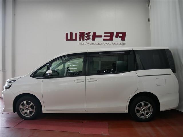 ヴォクシー Ｘ　４ＷＤ　フルセグ　メモリーナビ　ＤＶＤ再生　両側電動スライド　ウオークスルー　乗車定員８人　３列シート　アイドリングストップ（2枚目）