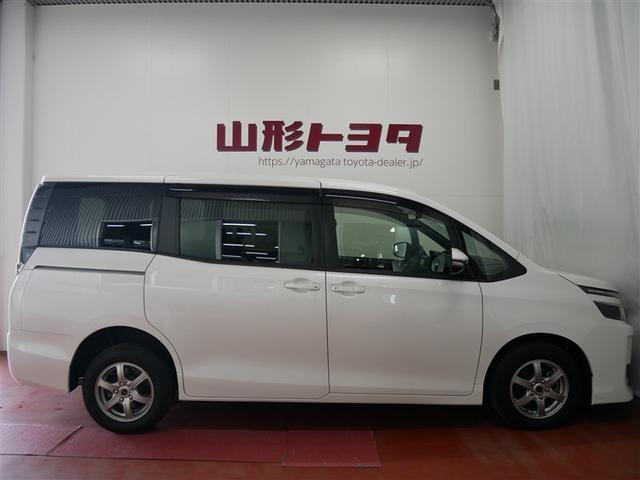 ヴォクシー Ｘ　４ＷＤ　フルセグ　メモリーナビ　ＤＶＤ再生　両側電動スライド　ウオークスルー　乗車定員８人　３列シート　アイドリングストップ（3枚目）