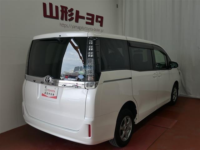 ヴォクシー Ｘ　４ＷＤ　フルセグ　メモリーナビ　ＤＶＤ再生　両側電動スライド　ウオークスルー　乗車定員８人　３列シート　アイドリングストップ（4枚目）