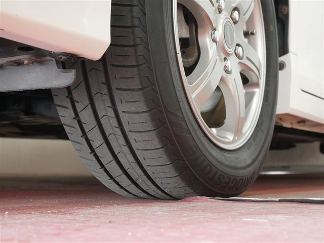 ヴォクシー Ｘ　４ＷＤ　フルセグ　メモリーナビ　ＤＶＤ再生　両側電動スライド　ウオークスルー　乗車定員８人　３列シート　アイドリングストップ（17枚目）